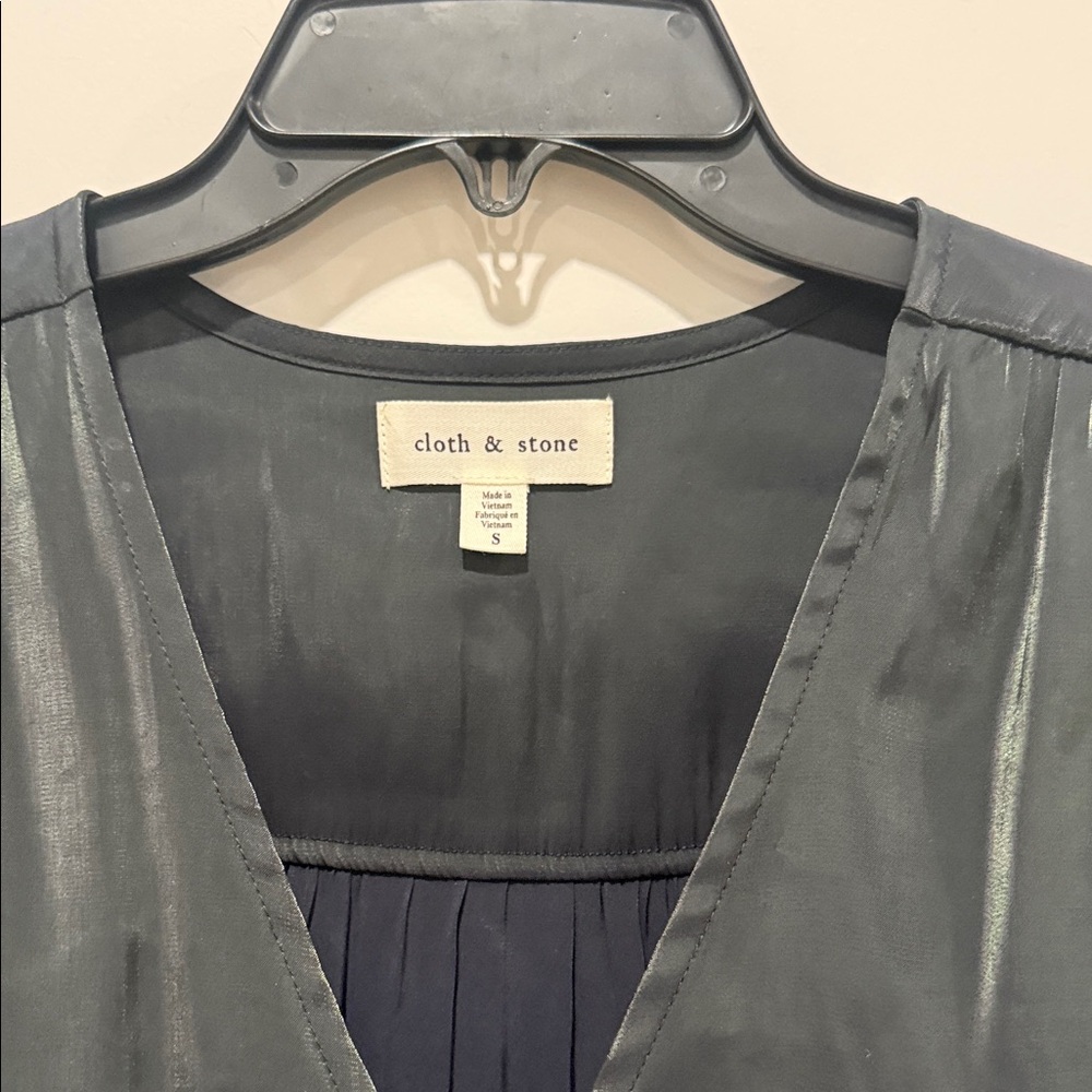 Cloth & Stone Glossy Dark Blouse - Picture 4 of 4